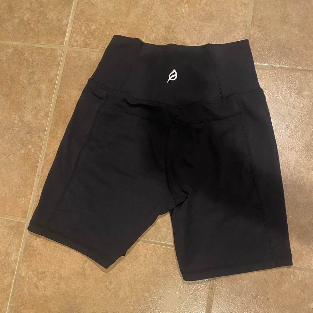 P’Tula Black Yvette 6” Shorts